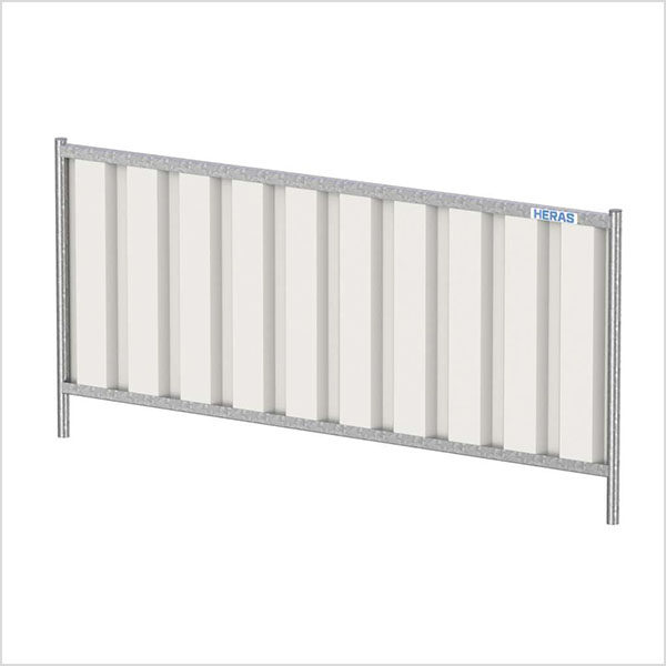 Palissade de chantier opaque bardée avec système de stabilisation par plot et jambe de force.Elle peut être utilisée sur tous les chantiers en activité.
