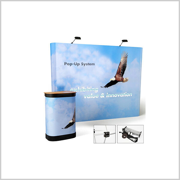 stand parapluie courbe 3×3 qui se monte en moins de 10 minutes. Il est équipé d’une valise rigide qui peut être transformée en comptoir d’acceuil.